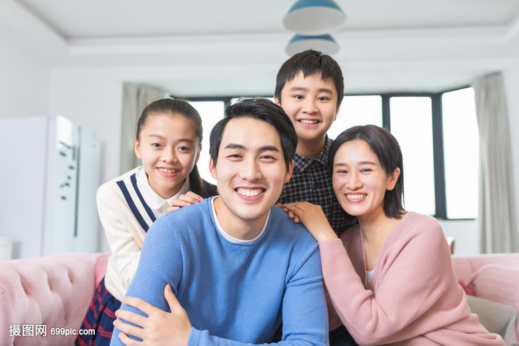 水瓶座女孩性格特点：独立与创造力并存