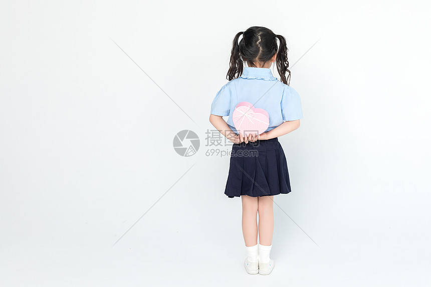 标题：女孩名字带冰：独特而优雅的名字选择